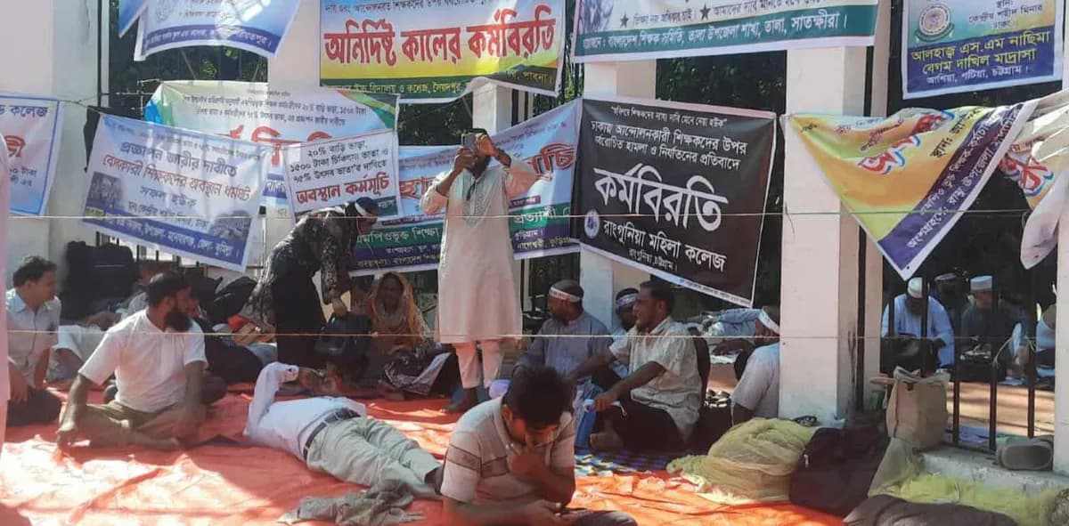 আমরণ অনশনে অসুস্থ ৬ শিক্ষক