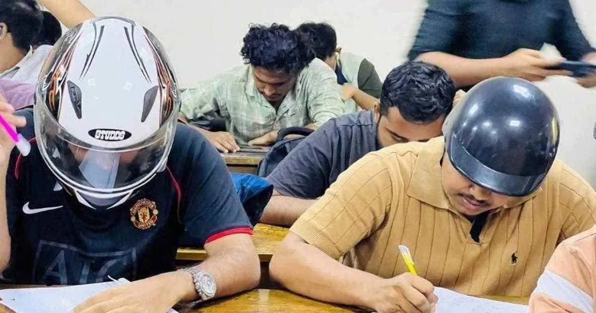 হেলমেট পরে ক্লাস ও পরীক্ষা দিচ্ছেন জবি শিক্ষার্থীরা
