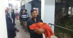 মৃত নবজাতক নিয়েই থানায় হাজির মা-বাবা