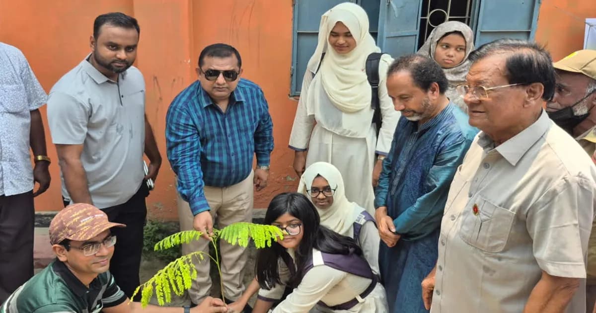 সিরাজগঞ্জে ৫ হাজার বৃক্ষ রোপন ও বিতরণ কর্মসূচীর উদ্বোধন