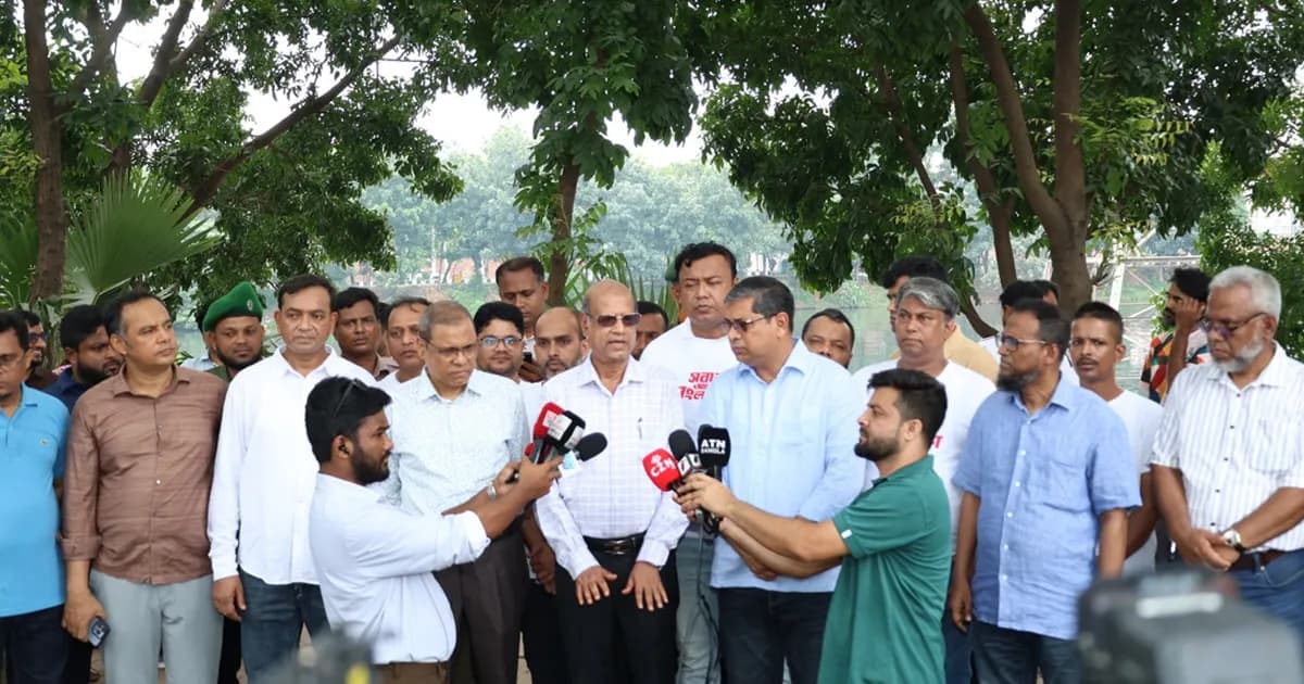 হাতিরঝিলের পরিচ্ছন্নতা কার্যক্রম পরিদর্শনে প্রতিমন্ত্রী মীর শাহে আলম
