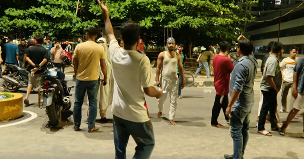 উত্তরায় বৈষম্যবিরোধী ছাত্রদের ওপর নিষিদ্ধ ছাত্রলীগের হামলা, আহত ৬