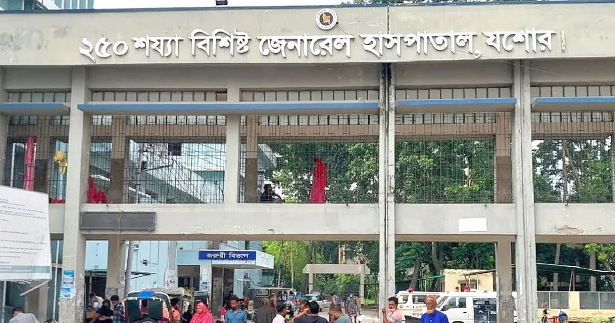 চাঁদা না দেওয়ায় প্রবাসীকে কুপিয়ে জখম