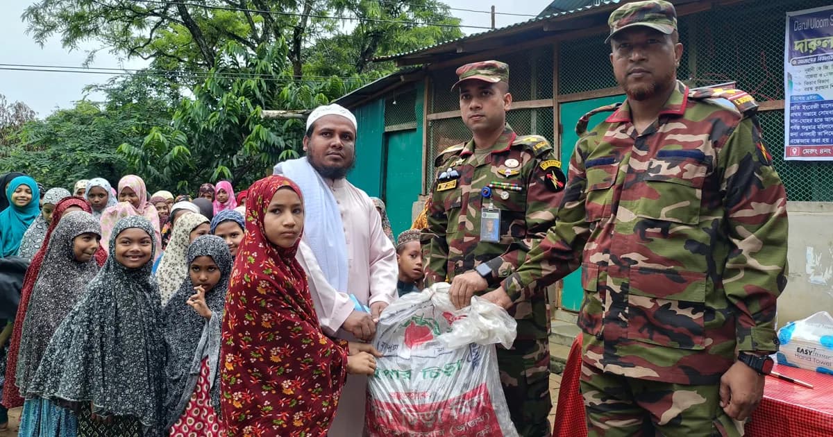 দীঘিনালায় সেনাবাহিনীর উদ্যোগে মাদ্রাসায় চারা ও খাদ্যসামগ্রী বিতরণ