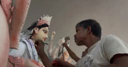 জগন্নাথ হলে মাটির পোশাক-গহনায় ব্যতিক্রমী দুর্গাপ্রতিমা