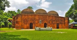 সাড়ে চার শতাব্দীর ঐতিহ্যে দাঁড়িয়ে আছে খেরুয়া মসজিদ