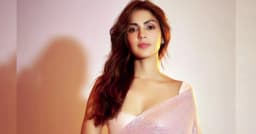 শরীর বলছে সন্তান নাও, কিন্তু মন মানছে না : রিয়া চক্রবর্তী