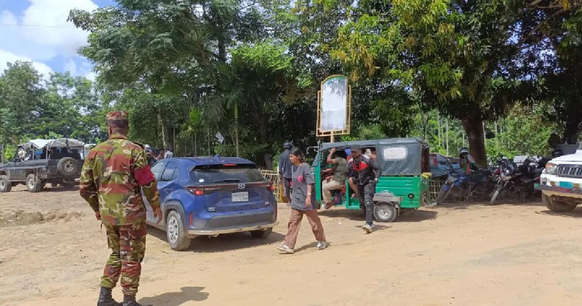 সাজেক থেকে সেনাবাহিনীর সহযোগিতায় নিরাপদে ফিরলেন পর্যটকরা