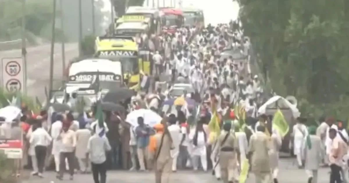 শিক্ষার্থীদের বিক্ষোভে উত্তাল ভারত, দিল্লি অভিমুখে শত শত কৃষক