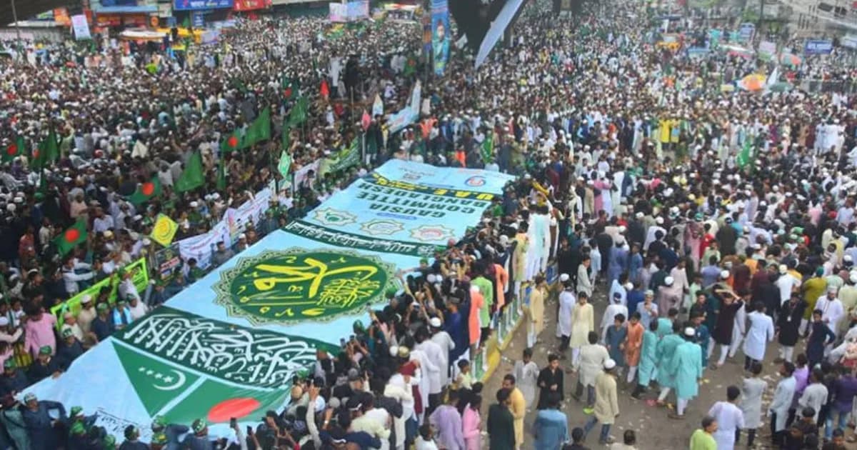রাজধানীতে ঈদে মিলাদুন্নবী উপলক্ষে জশনে জুলুসে জনস্রোত