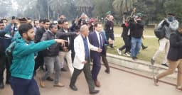 জিয়া উদ্যানে খালেদা জিয়ার সমাধিস্থল পরিদর্শনে স্বরাষ্ট্র উপদেষ্টা