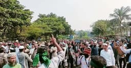 শহীদ হাদির জানাজায় অংশ নিতে লাখো মানুষের ঢল