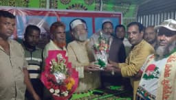 ফুলবাড়ীয়া ডিগ্রি কলেজের নবনির্বাচিত সভাপতি ডা: সাইফুলকে ফুলেল শুভেচ্ছা