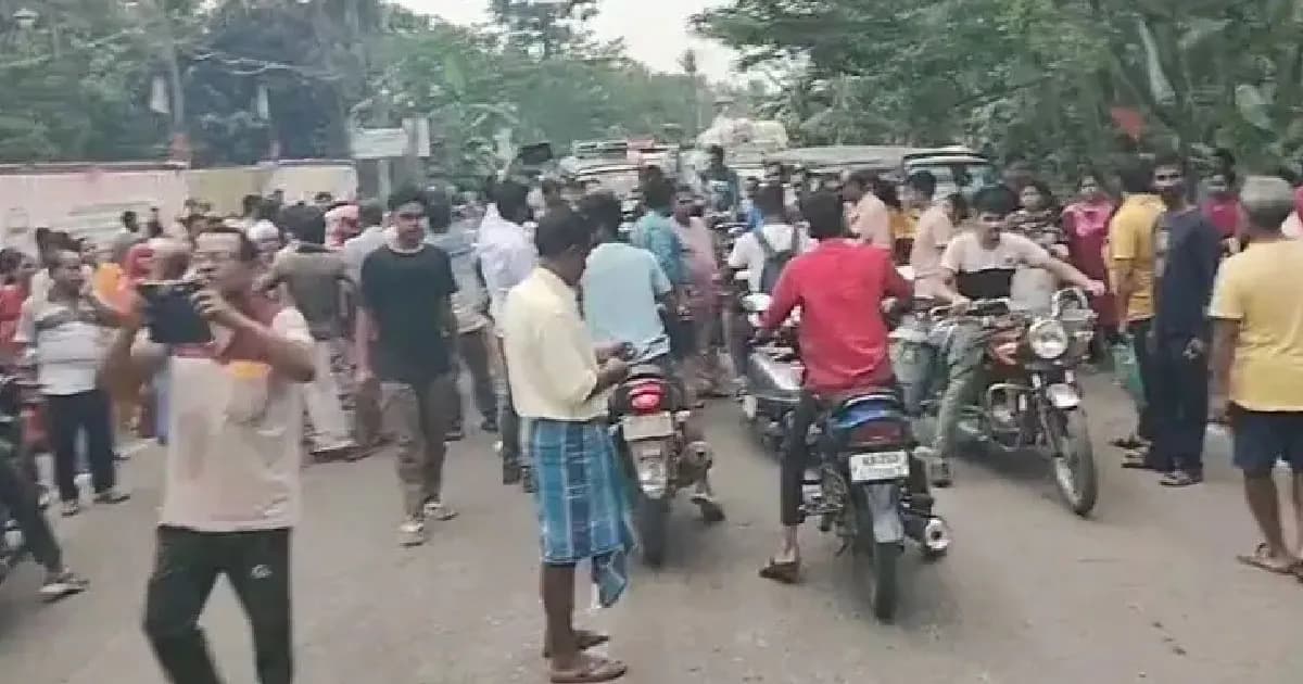 পশ্চিমবঙ্গে তীব্র গ্যাস সংকট : খালি সিলিন্ডার নিয়ে সড়ক অবরোধ