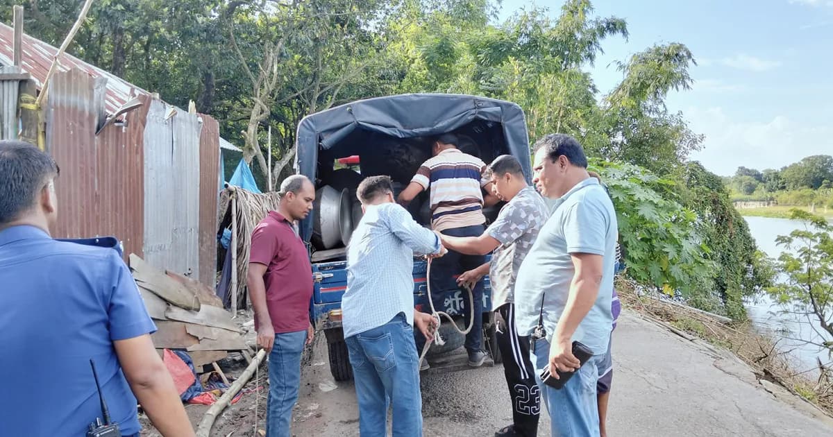 কাপাসিয়ায় ৫০০ লিটার দেশীয় মদ উদ্ধার