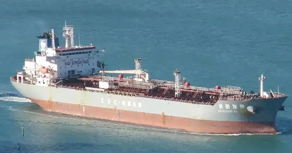 মালয়েশিয়া থেকে ৩৪ হাজার টন ডিজেল নিয়ে চট্টগ্রাম বন্দরে জাহাজ