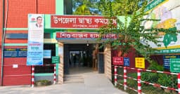 সাপাহার স্বাস্থ্য কমপ্লেক্সে টয়লেটের দুর্গন্ধে নাকাল রোগী-স্বজন