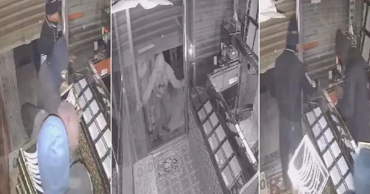 মোহাম্মদপুরে স্বর্ণের দোকানে রাতের আঁধারে দুর্ধর্ষ চুরি