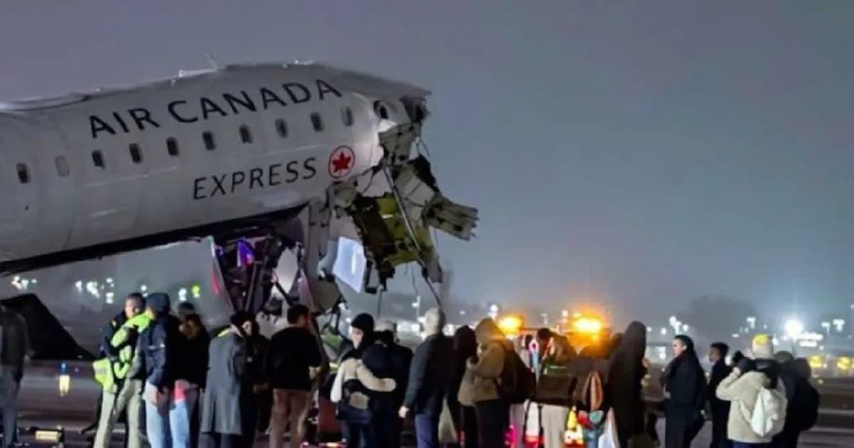 নিউইয়র্কে রানওয়েতে প্লেনের সঙ্গে গাড়ির সংঘর্ষ