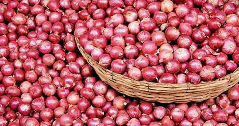 সবজির পর এবার পেঁয়াজের বাজারে বড় ধাক্কা