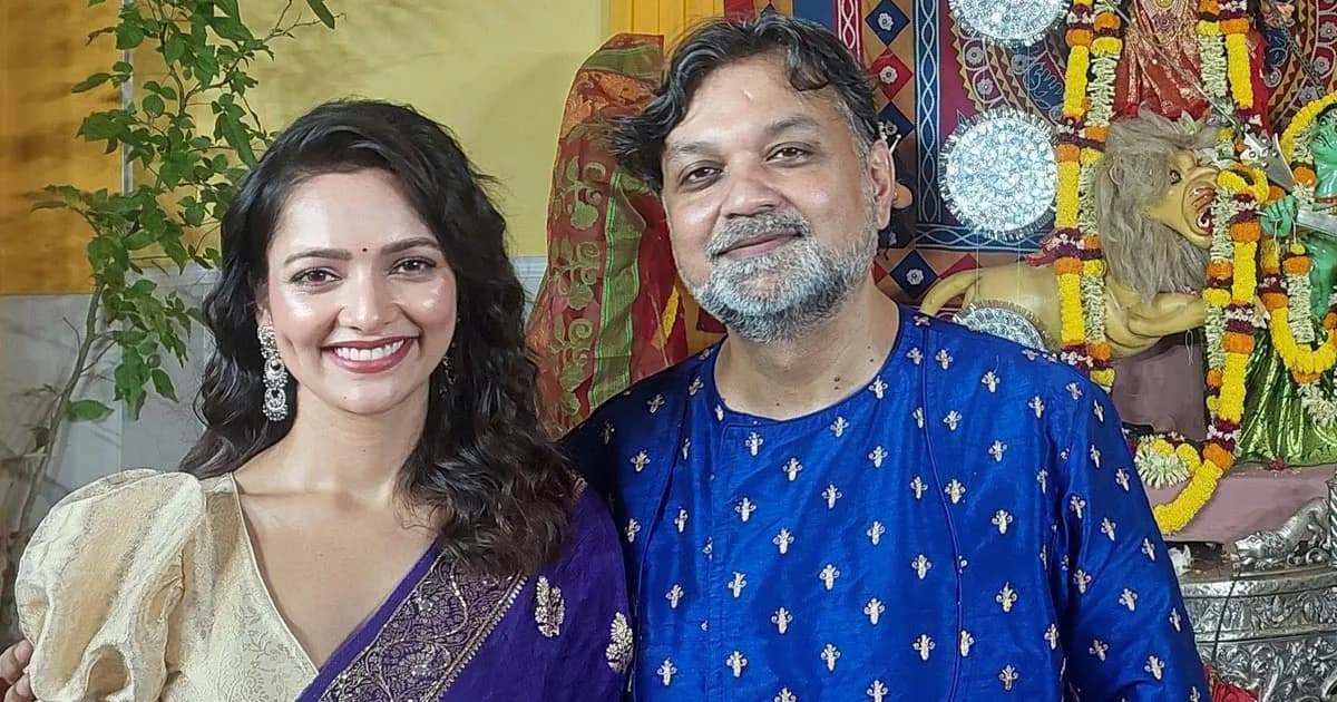 শারদীয় দুর্গাপূজার ‘শুভ সপ্তমী’তে বান্ধবী নিয়ে ঘুরছেন সৃজিত