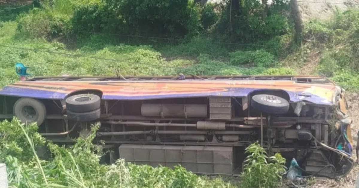 ফরিদপুরে পিকআপ-বাসের মুখোমুখি সংঘর্ষে নিহত বেড়ে ২