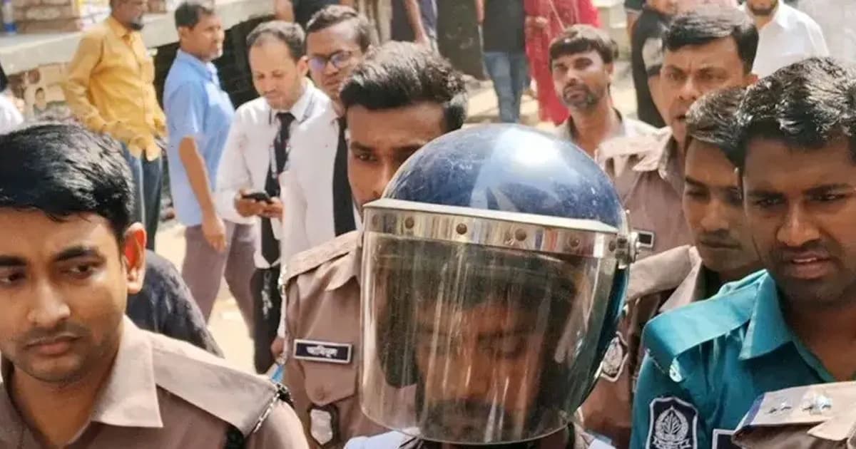 রামিসাকে ধর্ষণের পর হত্যা: আসামিকে ঘিরে আদালত চত্বরে উত্তেজনা