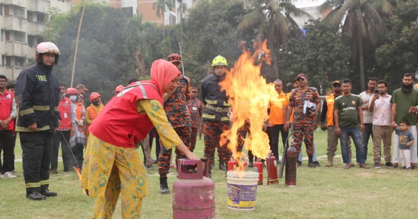 জাতীয় দুর্যোগ প্রস্তুতি দিবসে ভূমিকম্প ও অগ্নিনিরাপত্তা মহড়া