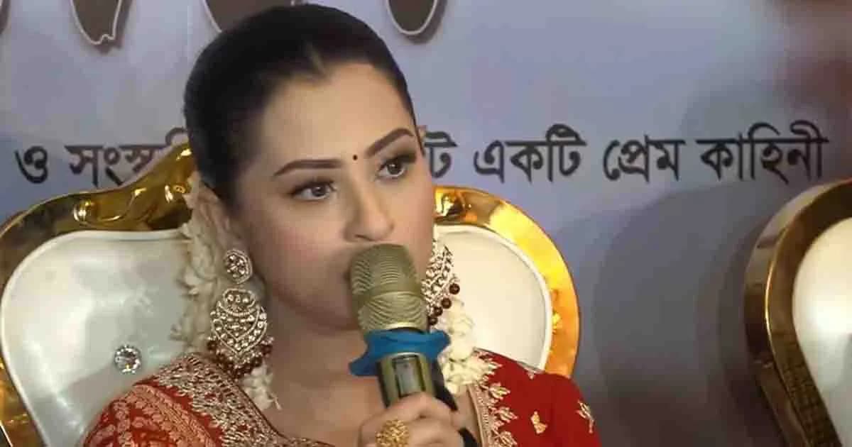 ঢাকাইয়া দেবদাস’র মহরতে শাকিবকে নিয়ে প্রশ্ন, এড়িয়ে গেলেন বুবলী!