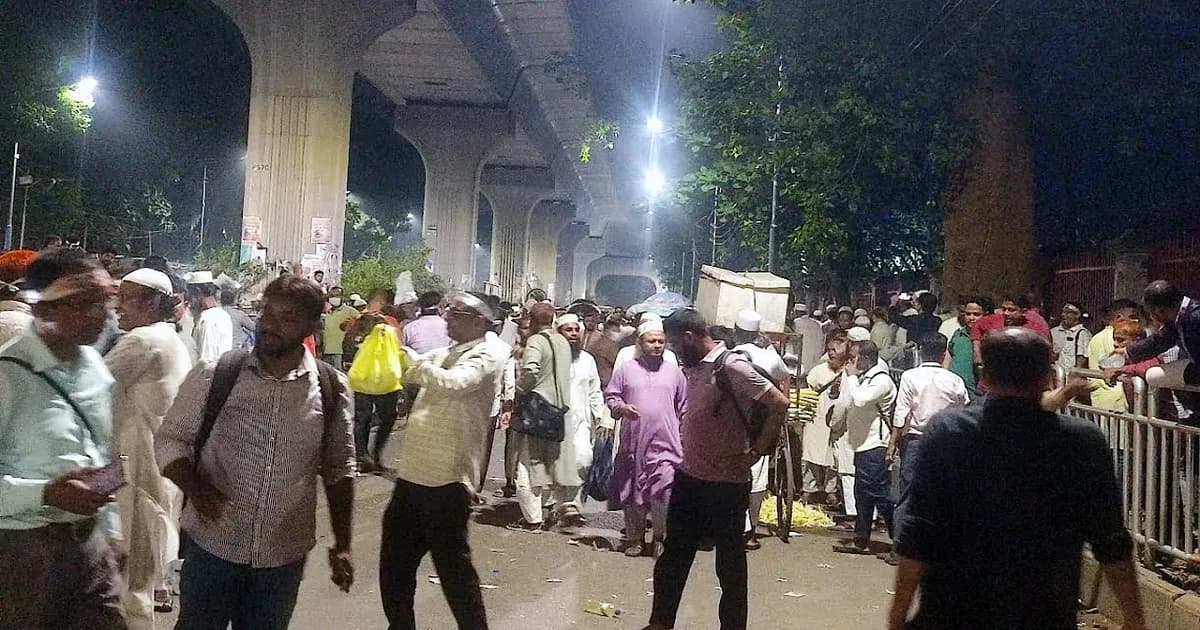 হাইকোর্ট মাজারগেট ছাড়লেন শিক্ষকরা, রাতভর অবস্থান শহীদ মিনারে
