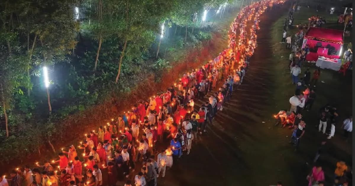 তীর্থ উৎসবে অর্ধলক্ষাধিক খ্রিস্টভক্তের অংশগ্রহণে আলোর মিছিল