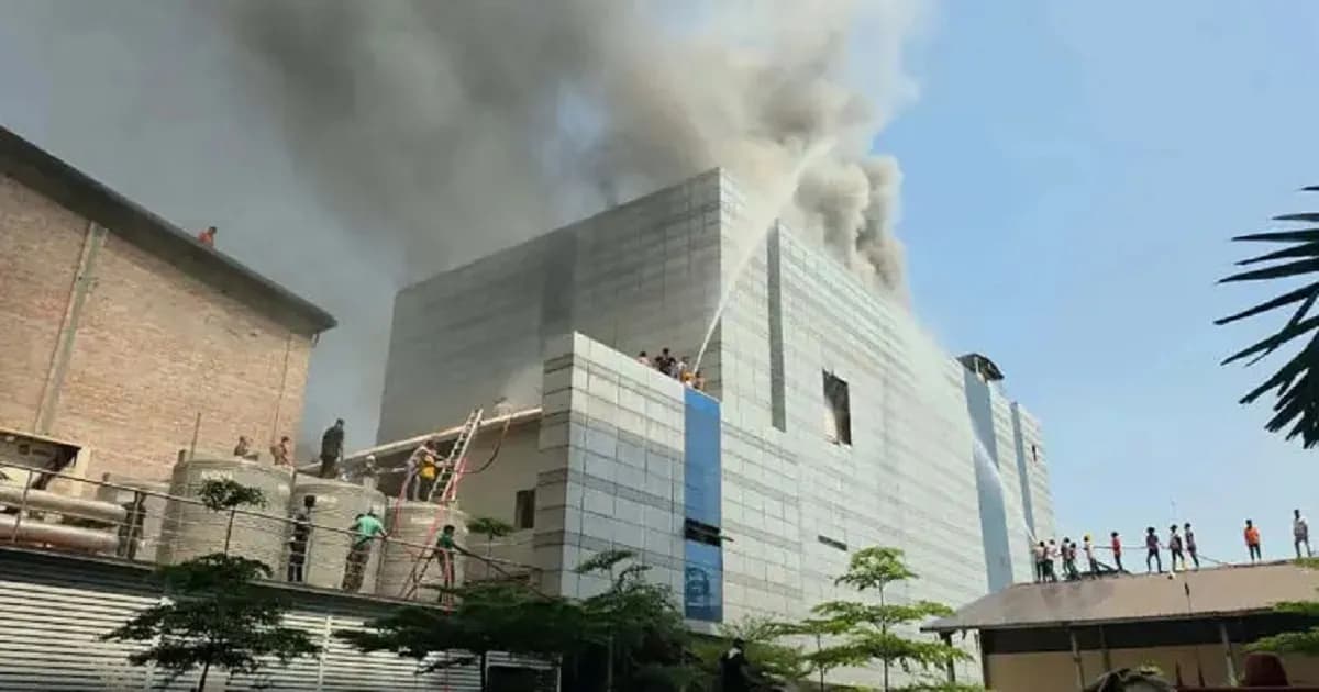 টঙ্গীতে ড্রাগ ইন্টারন্যাশনালের ওষুধ কারখানার আগুন নিয়ন্ত্রণে