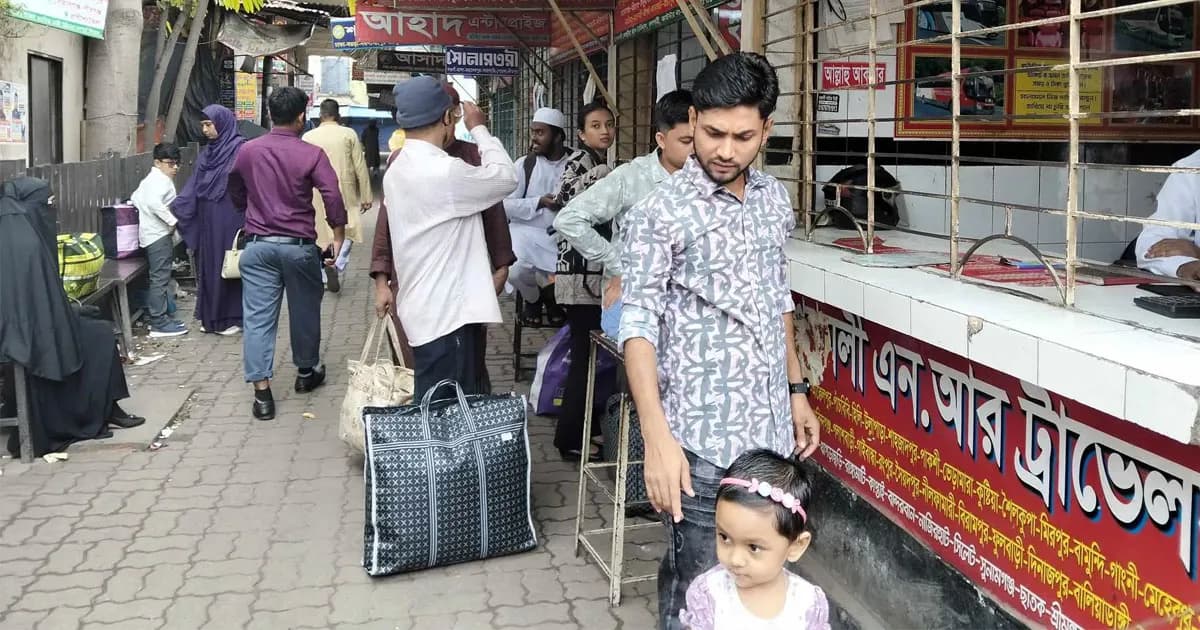 চাঁদরাতে ছুটি, ঈদের দিনেও বাড়ি ফিরছে মানুষ