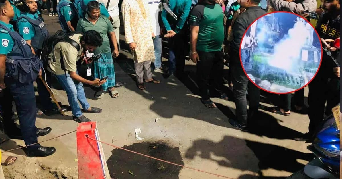 টিএসসিতে ককটেল বিস্ফোরণ