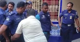 মাদক অভিযানের আগে পুলিশের দেহ তল্লাশি, যা জানা গেল