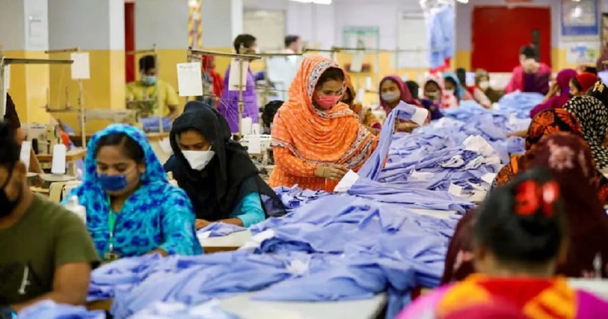 রপ্তানি আয়ে বড় ধাক্কা : ইউরোপে দাম কমেছে বাংলাদেশি পোশাকের