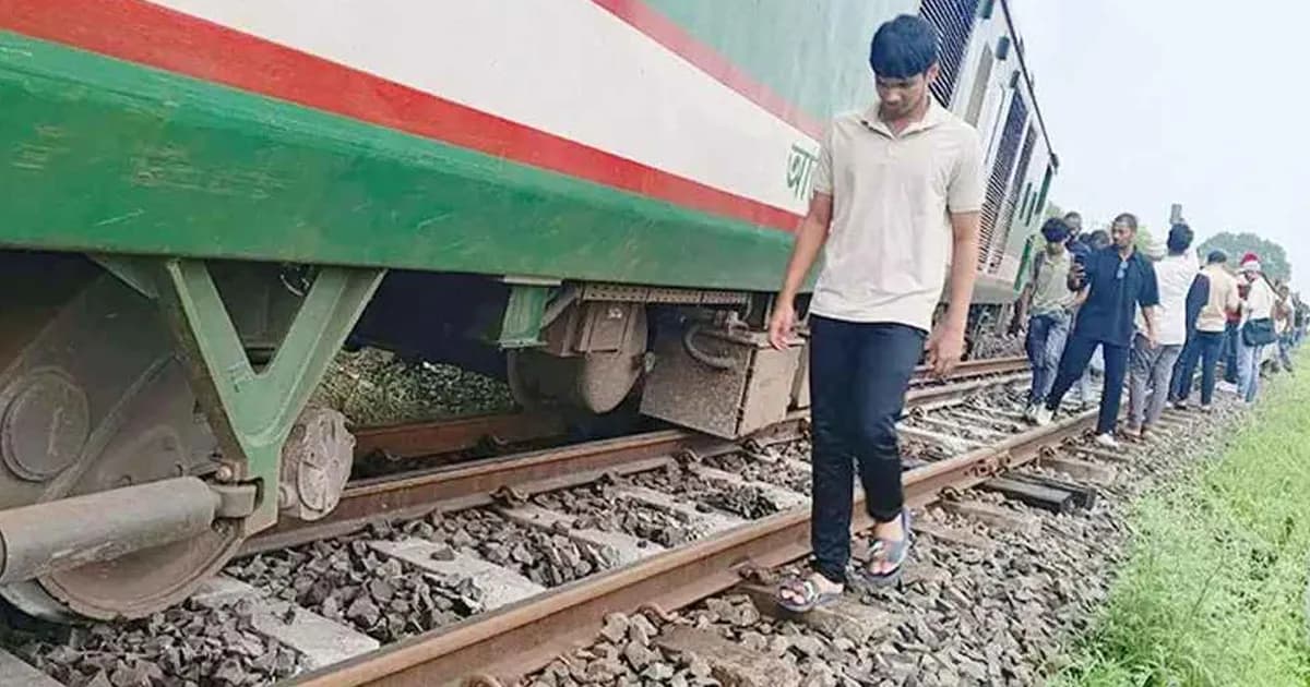 একতা এক্সপ্রেস লাইনচ্যুত, উত্তরাঞ্চলের রুটে ট্রেন চলাচল বন্ধ