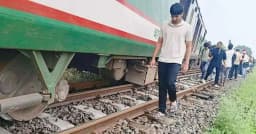একতা এক্সপ্রেস লাইনচ্যুত, উত্তরাঞ্চলের রুটে ট্রেন চলাচল বন্ধ