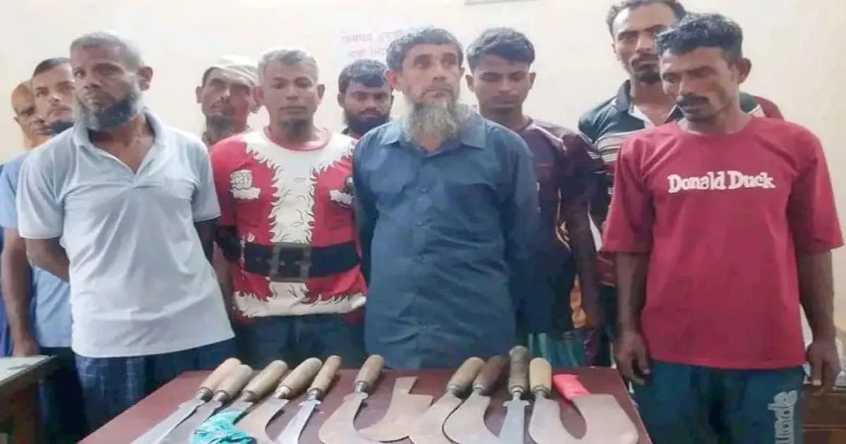 অস্ত্রসহ আদালতে হাজিরা দিতে এসে আটক ১১
