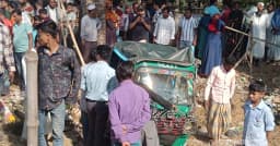 চট্টগ্রামে দাঁড়িয়ে থাকা অটোরিকশায় ট্রাকের ধাক্কা, নিহত ২