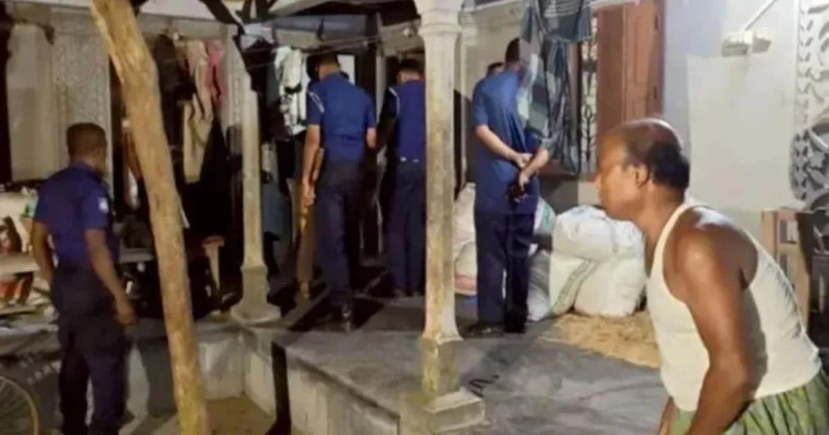 নিজ ঘর থেকে ঢাবি শিক্ষার্থীর মায়ের গলা কাটা লাশ উদ্ধার