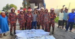 ঢাকা-মাওয়া এক্সপ্রেসওয়েতে নিয়ন্ত্রণ হারিয়ে খাদে বাস, নিহত ৩