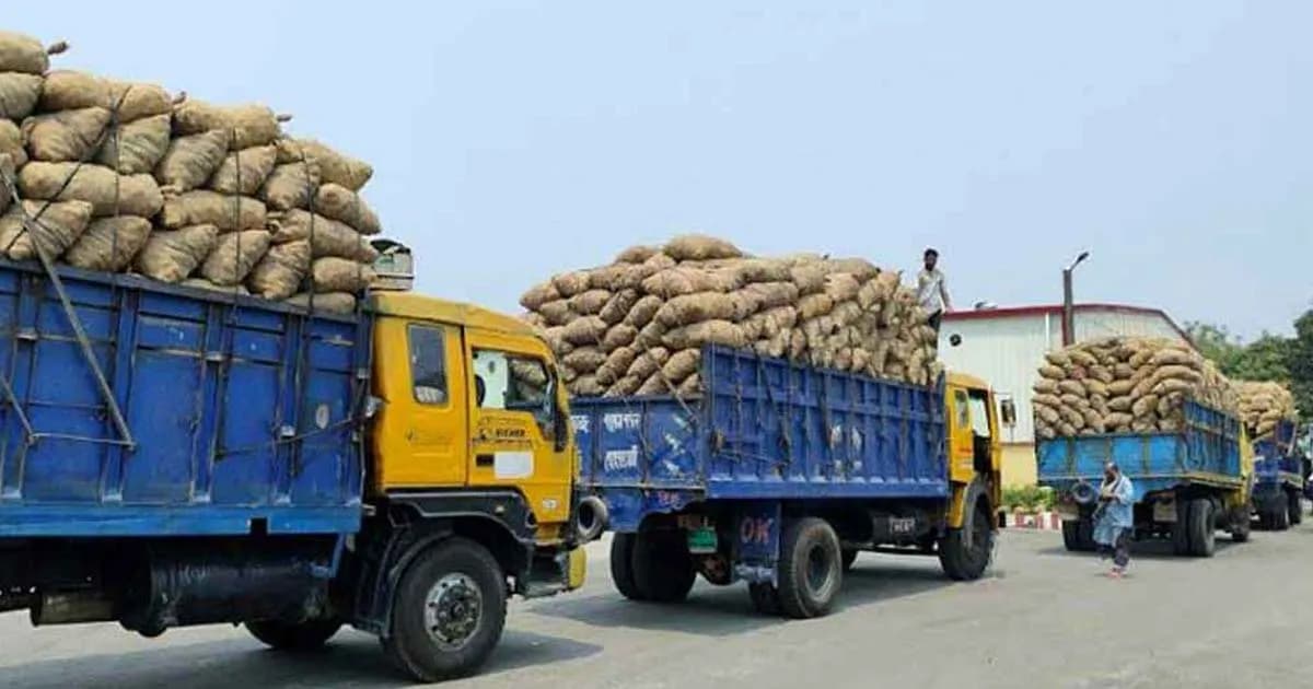 ১ হাজার ৭০১ টন আলু বাংলাবান্ধা স্থলবন্দর দিয়ে নেপালে গেল