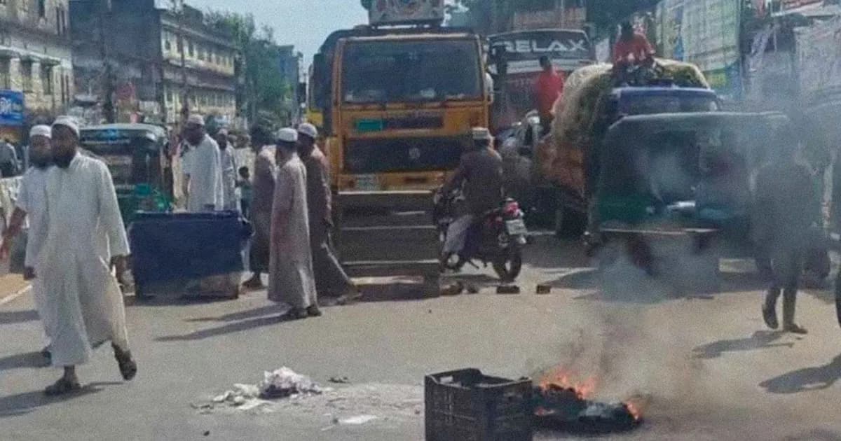 চট্টগ্রামে বাসচাপায় হেফাজত নেতার মৃত্যু, মহাসড়ক অবরোধ