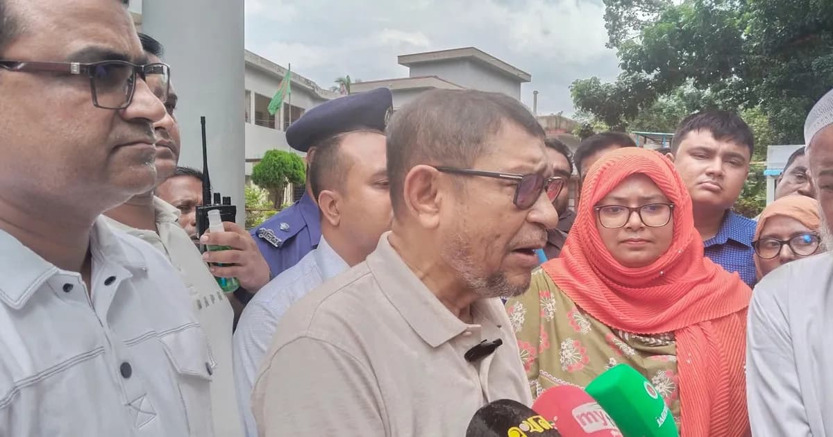 মহেশপুর হাসপাতালে স্বাস্থ্যমন্ত্রীর আকস্মিক পরিদর্শন