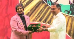 স্বাধীনতা পুরস্কার পেলেন টেবিল টেনিস তারকা জোবেরা লিনু