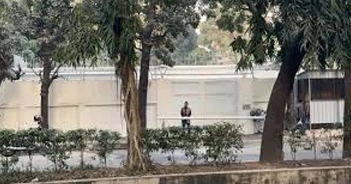 তারেক রহমানের বাসভবনের সামনে থেকে দুজন আটক