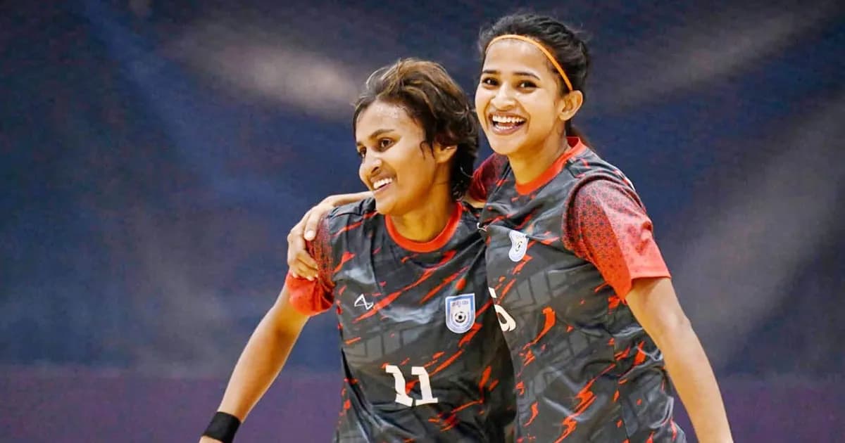 পাকিস্তানকে ৯-১ গোলে উড়িয়ে চ্যাম্পিয়নের পথে বাংলাদেশ