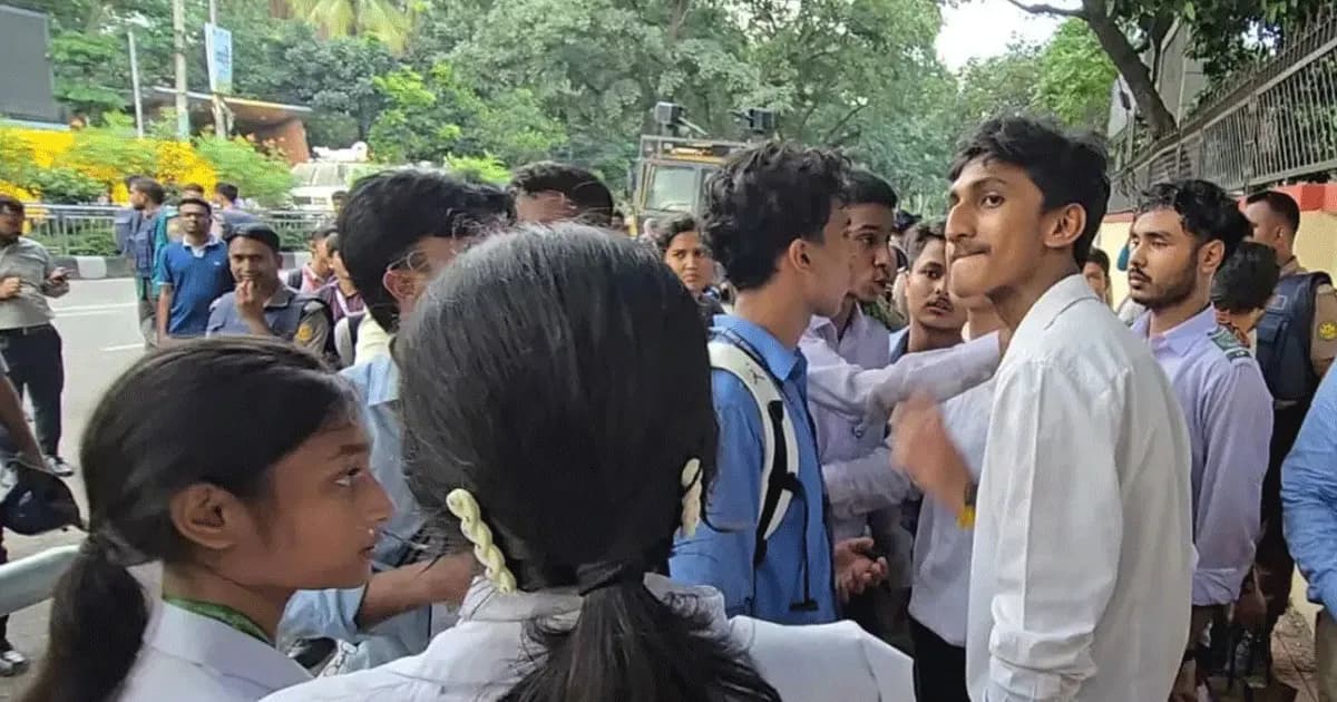 মন্ত্রীর পদত্যাগের দাবি বাদ, নতুন ছয় দফা দাবি শিক্ষার্থীদের