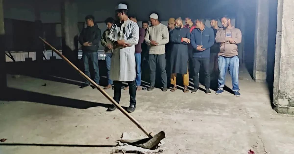 রংপুরে ‘লাঙলের জানাজা’ ছবি ভাইরাল